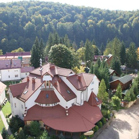 Hotel Radiola Jaremtsje Buitenkant foto