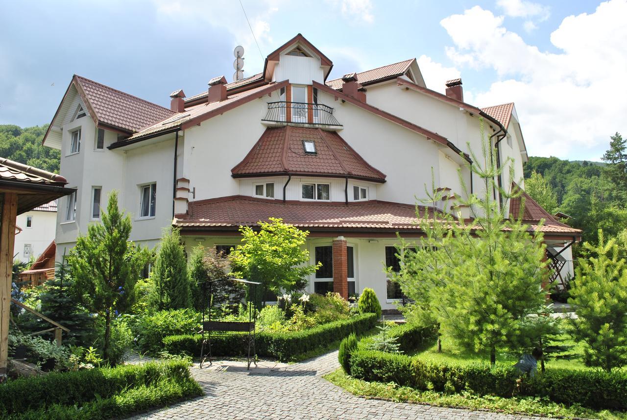 Hotel Radiola Jaremtsje Buitenkant foto