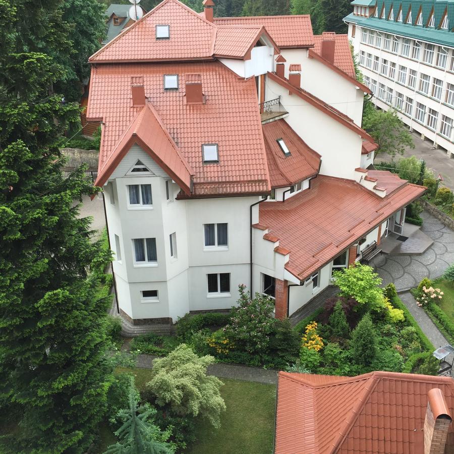 Hotel Radiola Jaremtsje Buitenkant foto