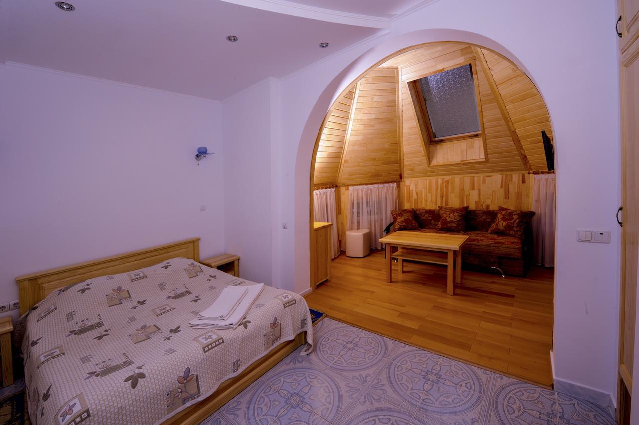 Hotel Radiola Jaremtsje Buitenkant foto