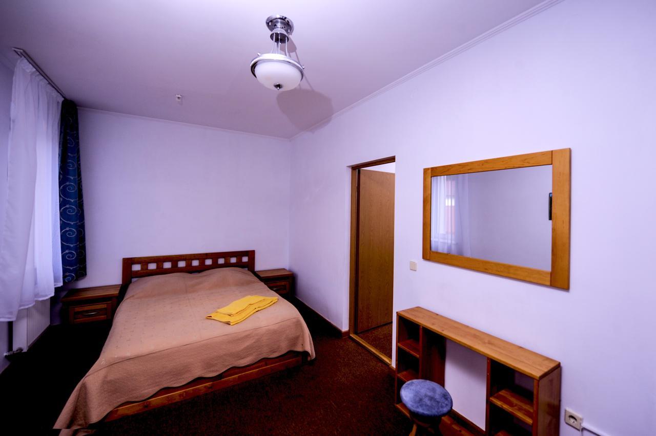 Hotel Radiola Jaremtsje Buitenkant foto
