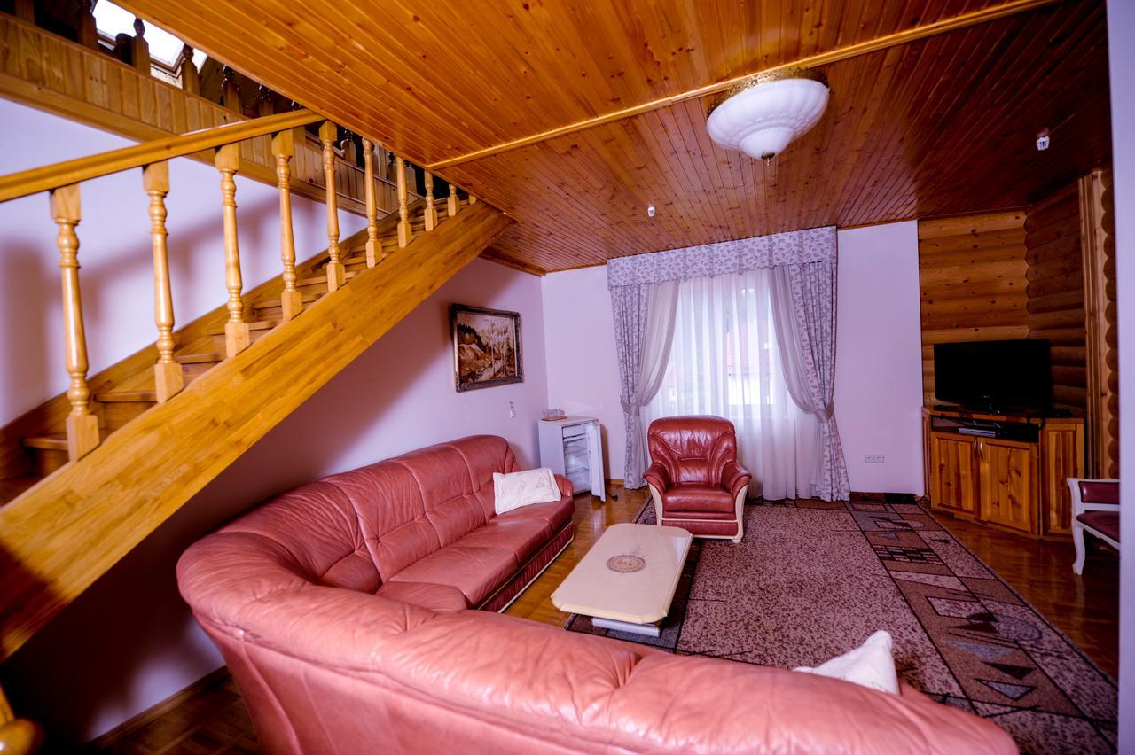 Hotel Radiola Jaremtsje Buitenkant foto