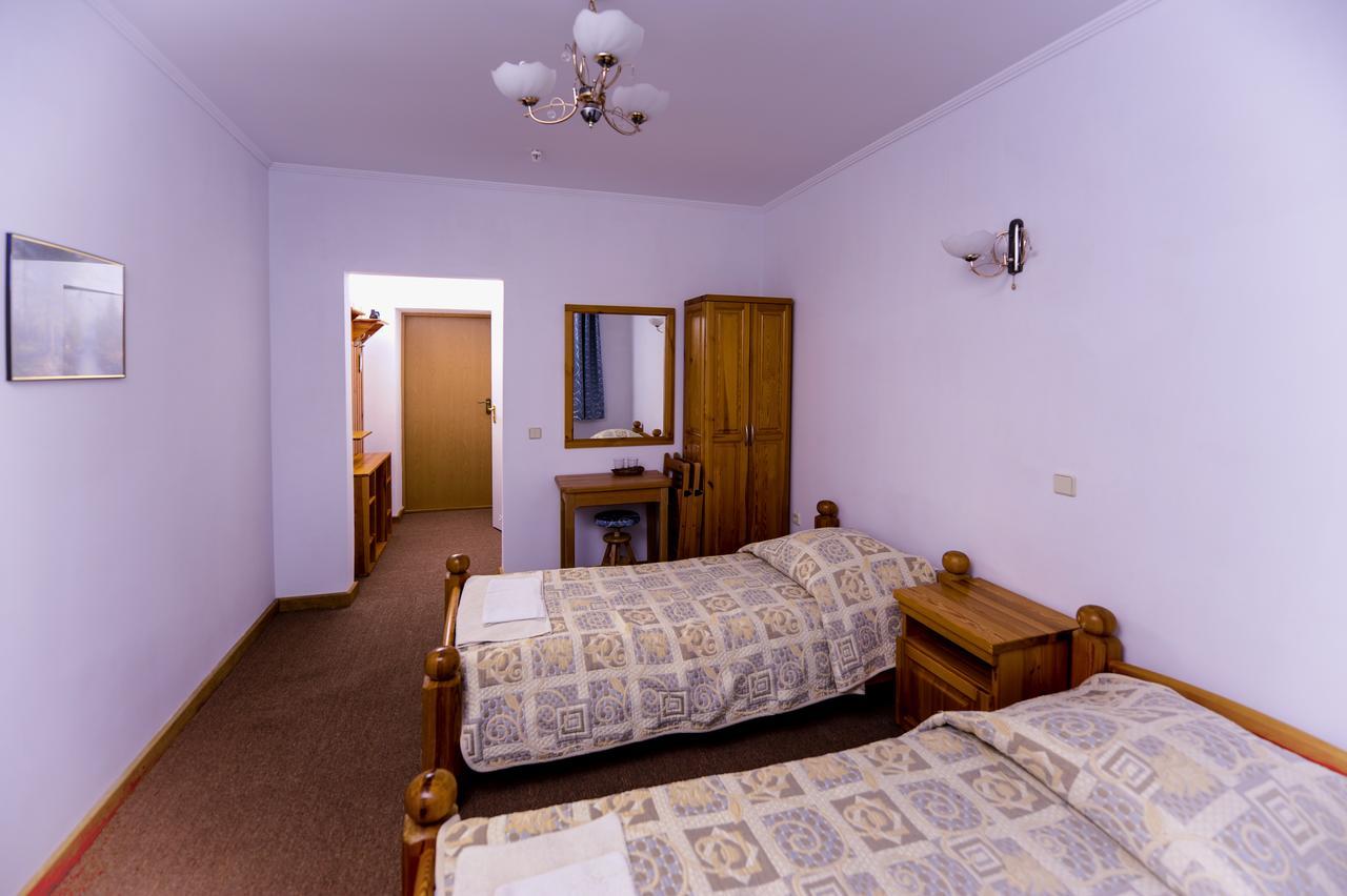 Hotel Radiola Jaremtsje Buitenkant foto