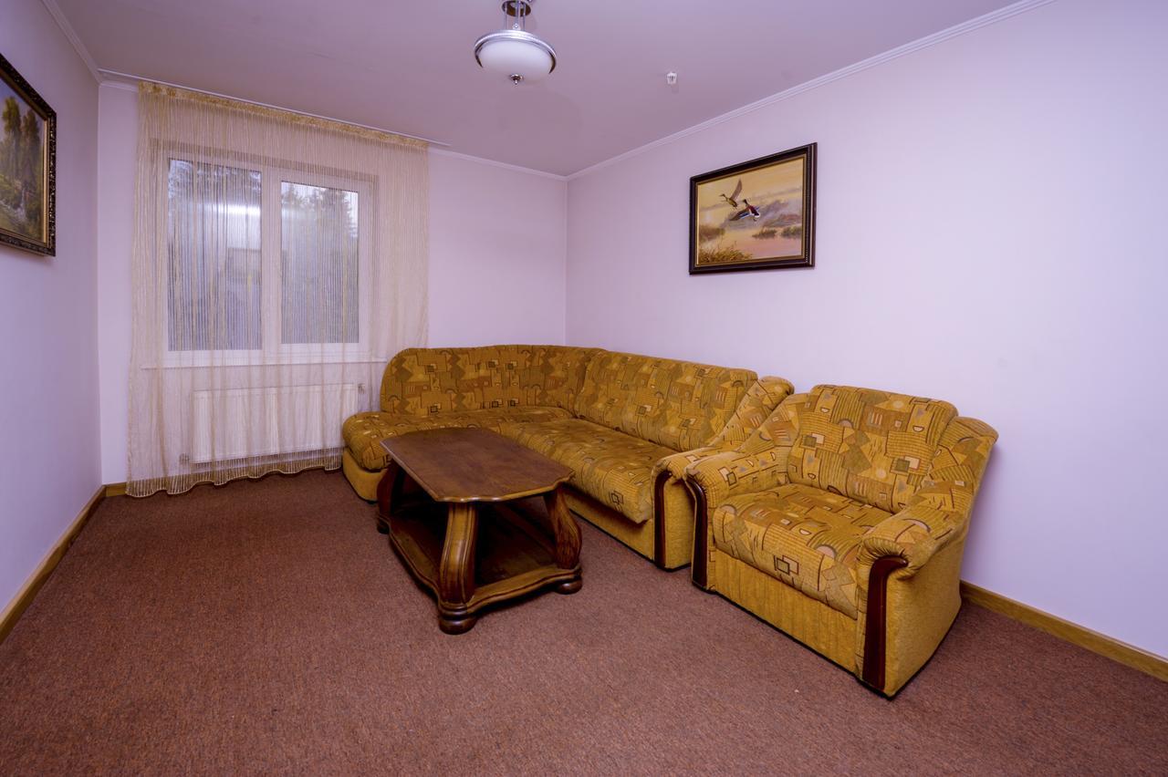 Hotel Radiola Jaremtsje Buitenkant foto
