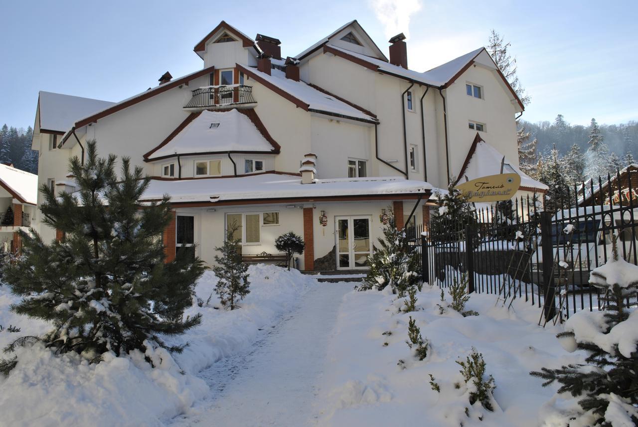 Hotel Radiola Jaremtsje Buitenkant foto