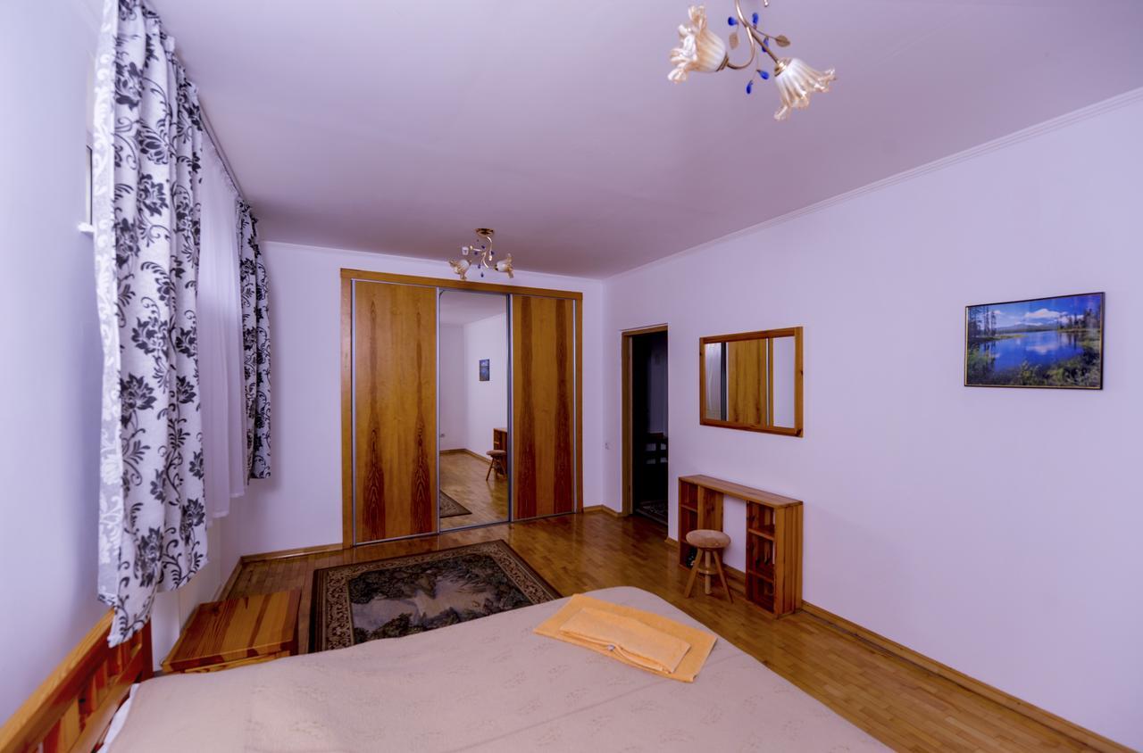Hotel Radiola Jaremtsje Buitenkant foto