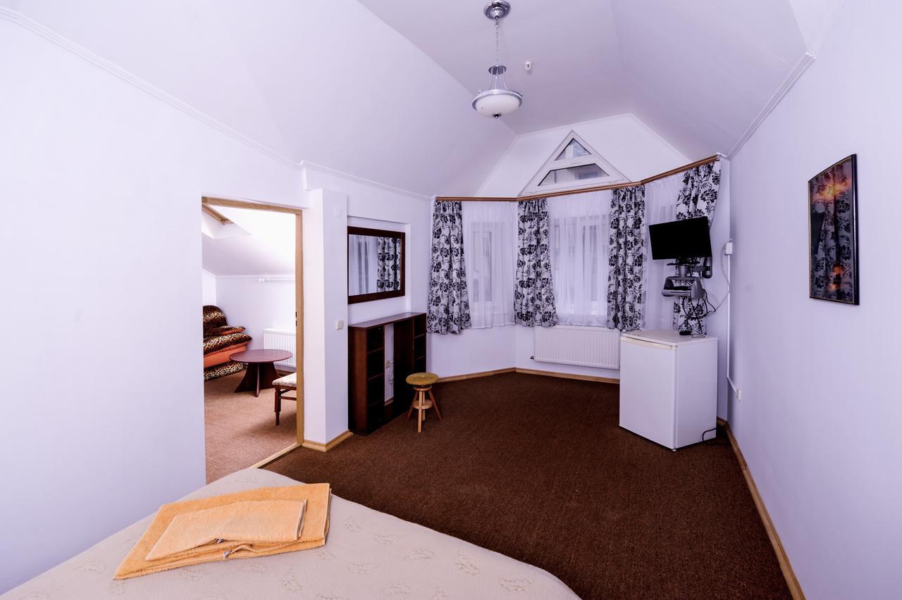 Hotel Radiola Jaremtsje Buitenkant foto