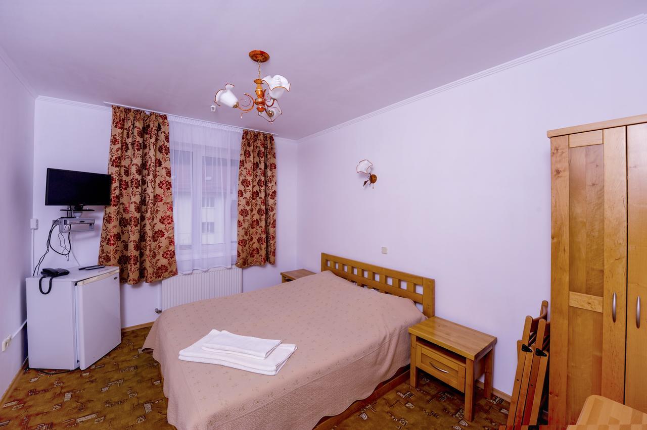 Hotel Radiola Jaremtsje Buitenkant foto