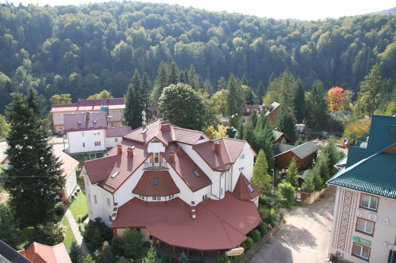 Hotel Radiola Jaremtsje Buitenkant foto